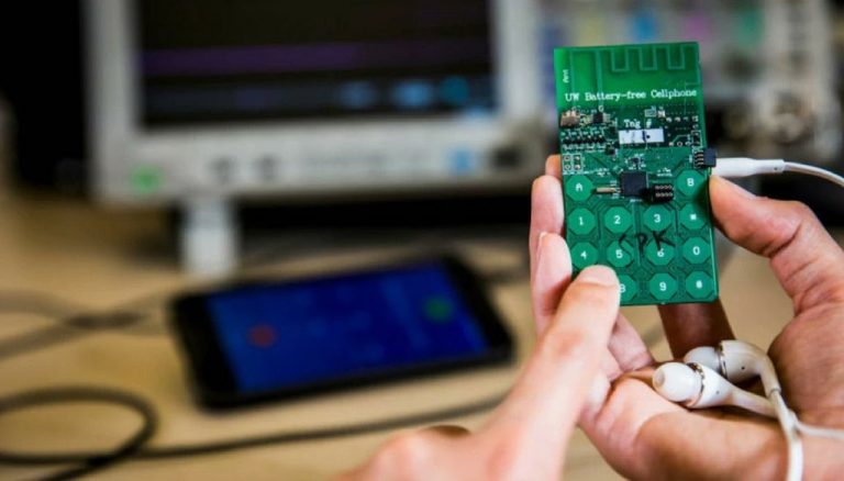 Rivoluzione nel campo della tecnologia: nasce il telefono senza batteria