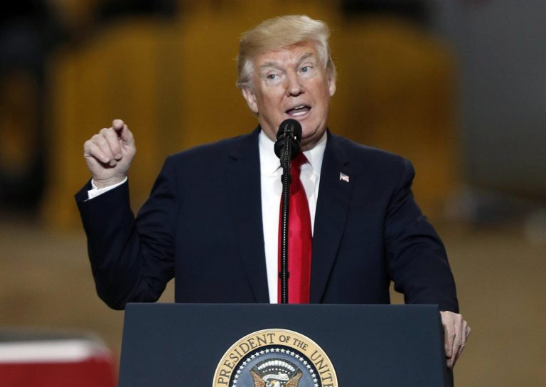 Trump:” Altri 8 miliardi per il muro al confine con il Messico”.