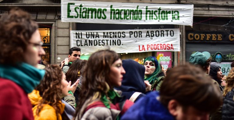Stuprata a 11 anni: le impediscono l’aborto