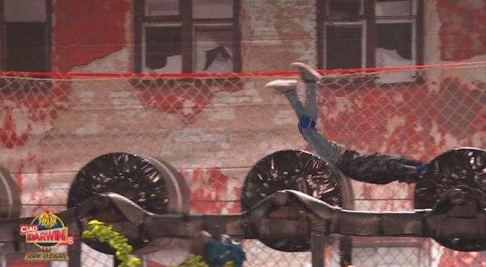 La-prova-dei-rulli-a-Ciao-Darwin-Foto-da-video