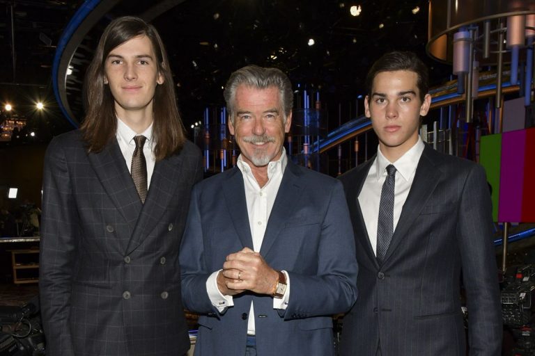 L’orgoglio di Pierce Brosnan: i due figli sono i Golden Globe Ambassador 2020