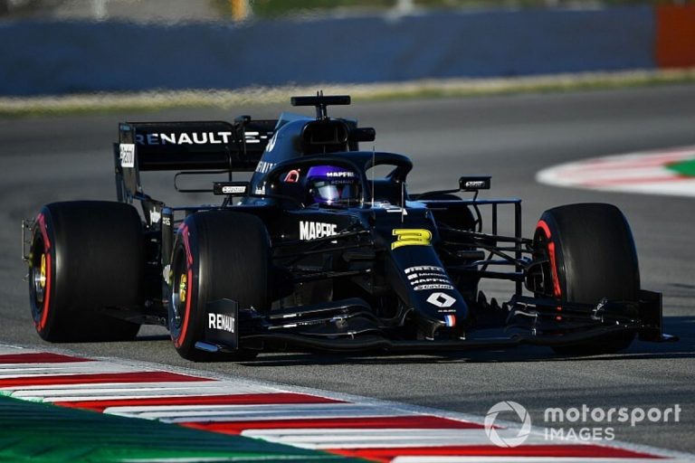 Test F1 a Barcellona, con il dubbio coronavirus