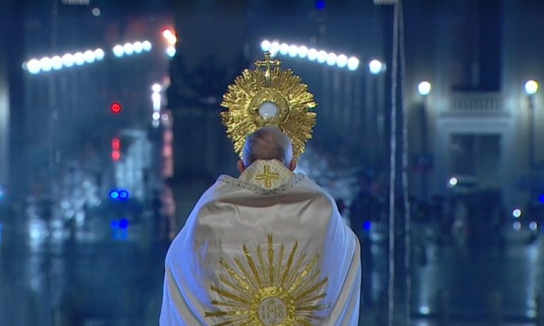 Papa Francesco: una preghiera speciale per sconfiggere il virus