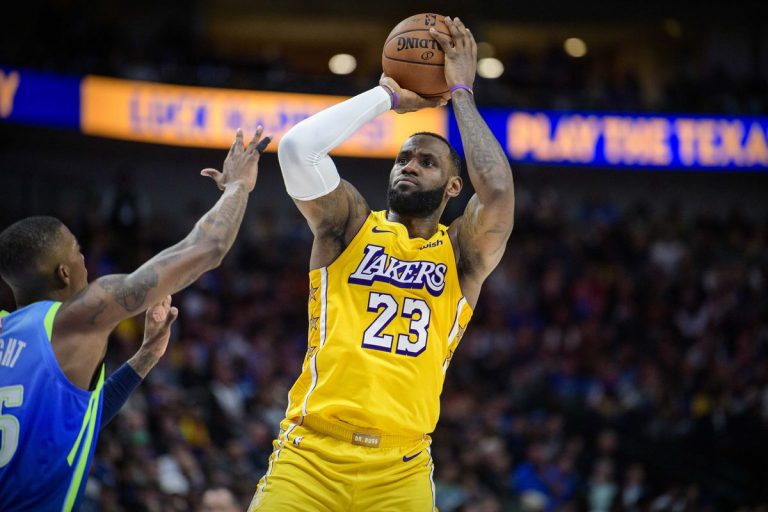 NBA a porte chiuse? LeBron James non ci sta: «Io non gioco senza i tifosi»