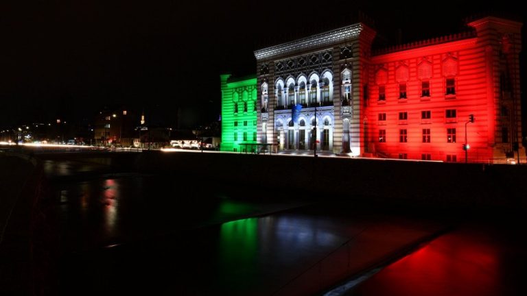 Il mondo ama l’Italia e si tinge di tricolore per solidarietà