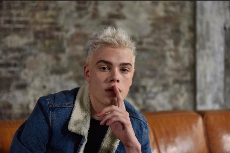 Chi è Biondo, il rapper della scuola di Maria De Filippi