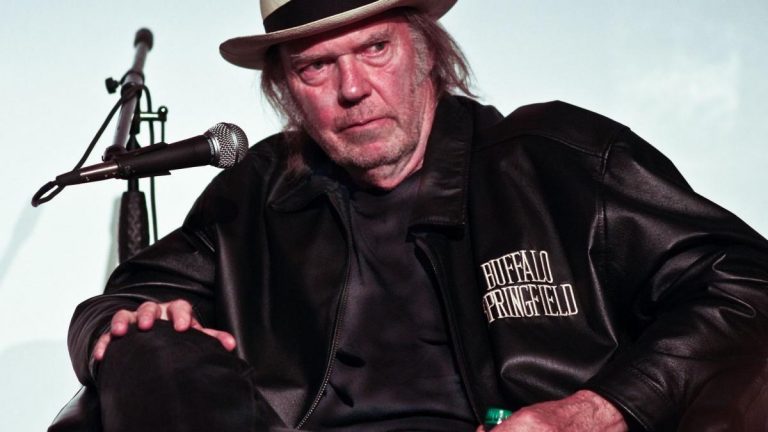 Neil Young : un nuovo video di “Shut it down” per la pandemia
