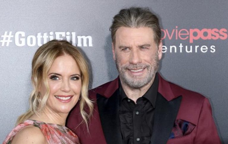 John Travolta in lutto per la moglie