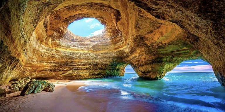 Una grotta marina mozzafiato