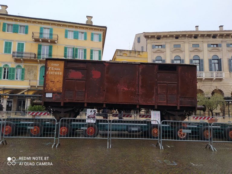 Verona: in piazza Bra il ‘Vagone della Memoria’