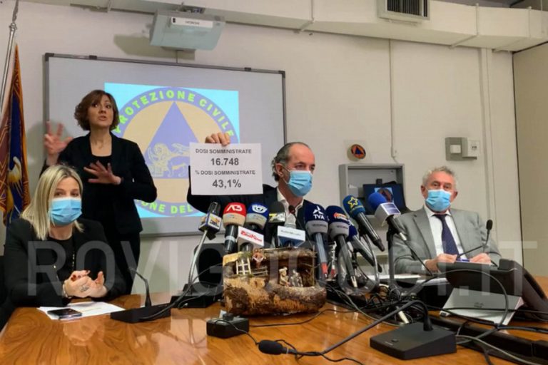 Zaia: «Dad fino a febbraio, abbiamo rispettato le restrizioni, i risultati non si vedono»