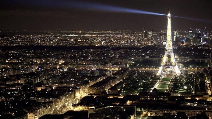 Parigi, di sera