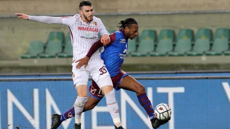 Il giocatore del Chievo Obi.