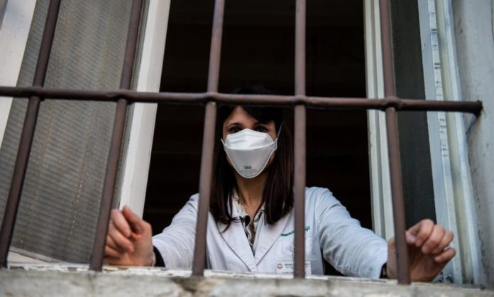 Donna in quarantena Donna in quarantena