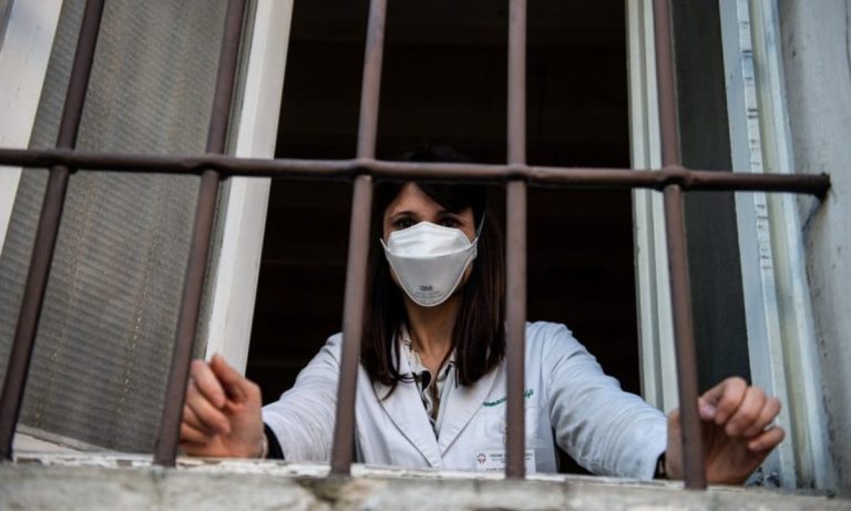 Donna in quarantena