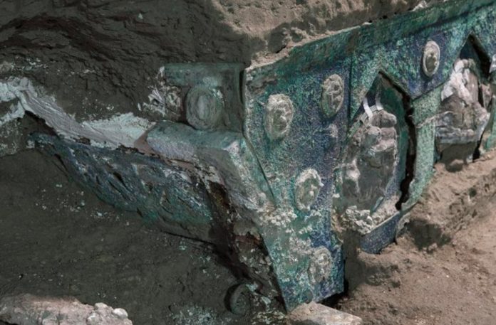 Il carro ritrovato a Pompei.