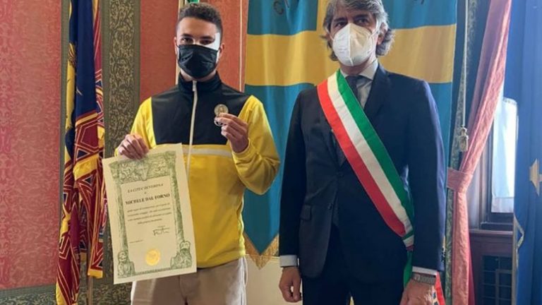 Verona, rider salva una ragazza e subisce un’aggressione: «Lo rifarei»