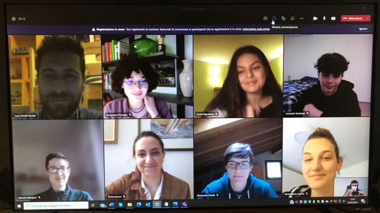 Luca Corradi incontra gli studenti della Redazione di Ermes.