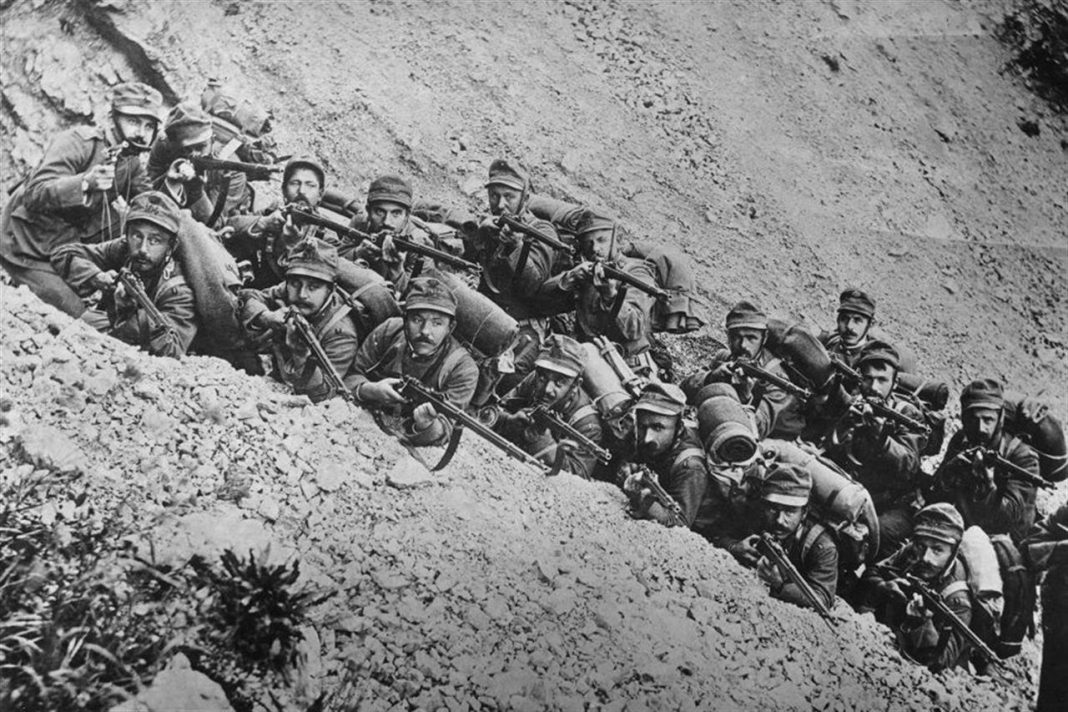 Soldati in formazione per la guerra