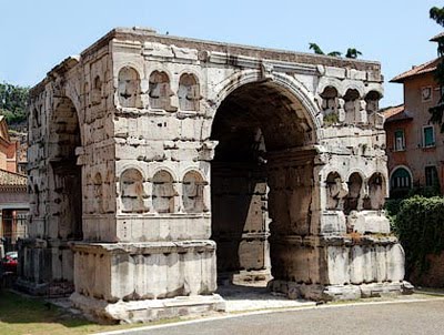 Arco di Giano vista laterale