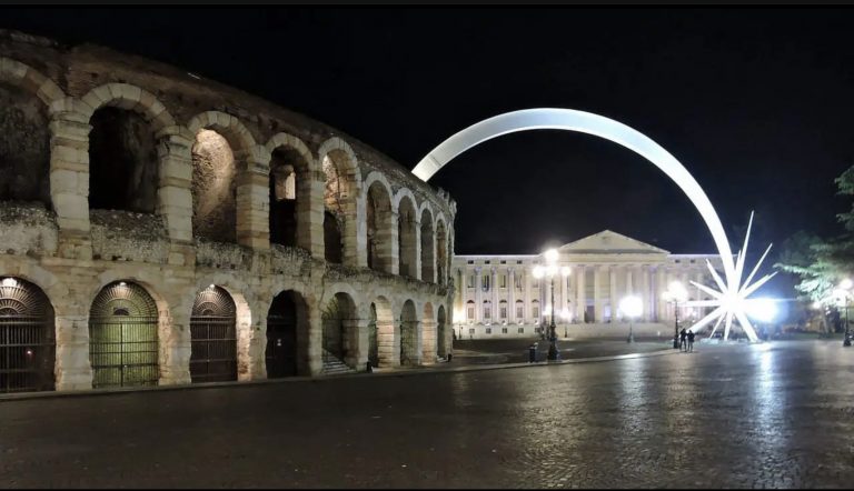 Una cometa “caduta” in piazza Bra