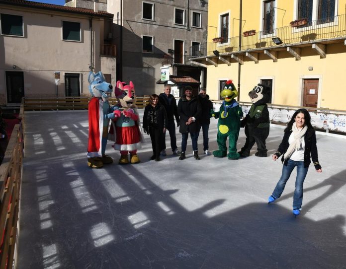 La pista del ghiaccio il giorno dell'inaugurazione.