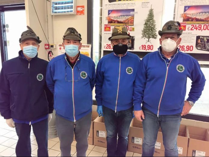 Alcuni Alpini di Villa Bartolomea (Foto d'Archivio).