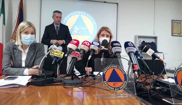 La dottoressa Francesca Russo, al centro, assieme all'assessore alla Sanità del Veneto Manuela Lanzarin.