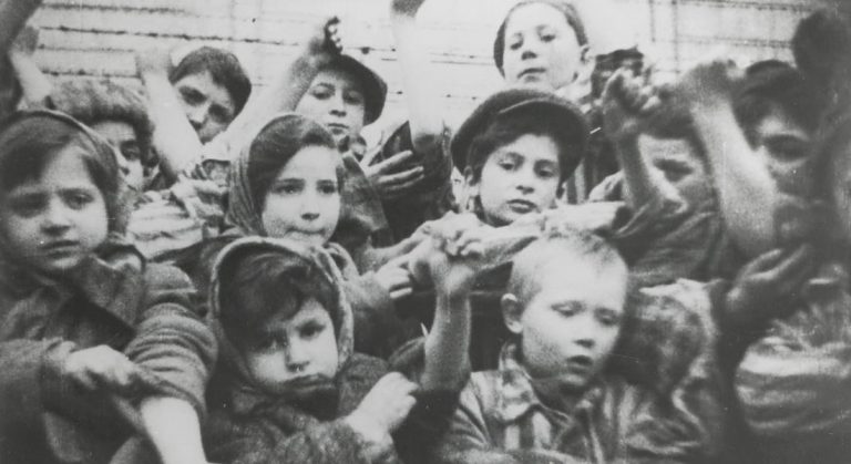 Bambini deportati nei campi di concentramento