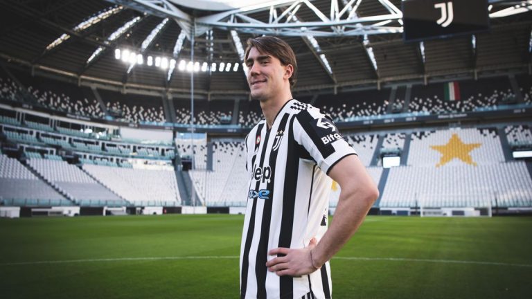 Dalla Viola alla Vecchia Signora: Dusan Vlahovic conquista la maglia bianconera