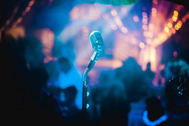 Mainstream, ovvero “strumentalizzazione” della musica