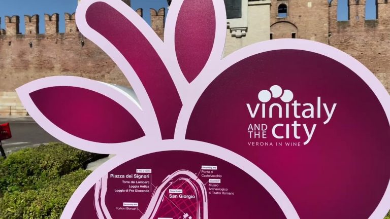 Verona si è vestita di rosso per celebrare il Vinitaly