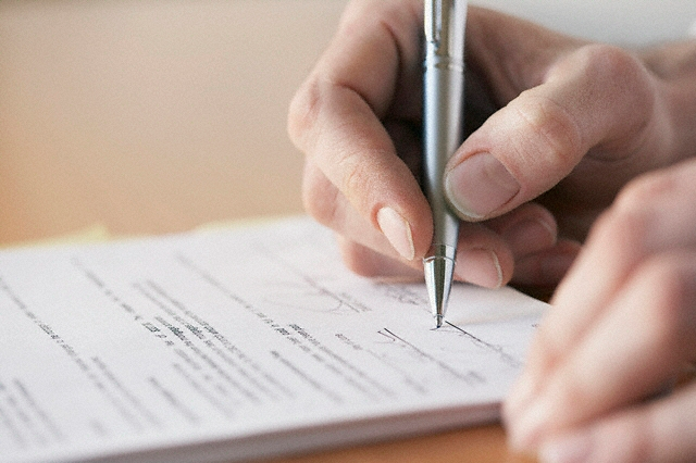 firmare-contratto-luce1