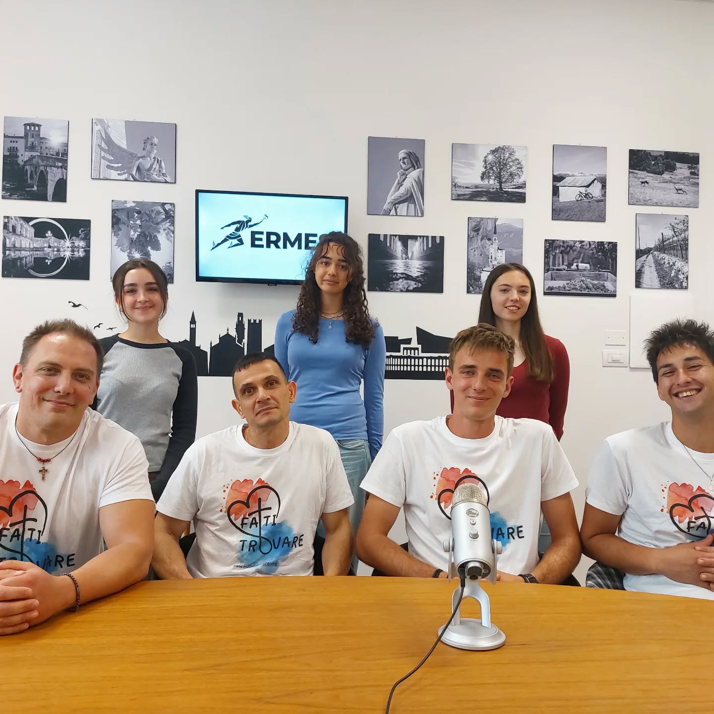 Le classi terze dei licei Alle Stimate hanno avuto l’opportunità di entrare in contatto con l’associazione onlus Nuovi Orizzonti, fondata da Chiara Amirante, grazie alle testimonianze di alcuni membri della comunità.Nuovi Orizzonti è una Comunità internazionale che si pone l’obiettivo di intervenire in tutti gli ambiti del disagio sociale, prestando particolare attenzione alle problematiche che caratterizzano il mondo giovanile.Articolo e video-intervista a cura di @nicole__frt @caterina_bricolo e @vittoria.nicolishttps://ermesverona.it/2025/10/01/nuovi-orizzonti-i-testimoni-della-luce/@nuovi.orizzonti