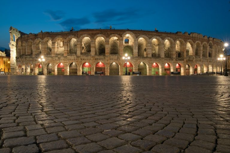 Arena di Verona e il porfido di Piazza Bra