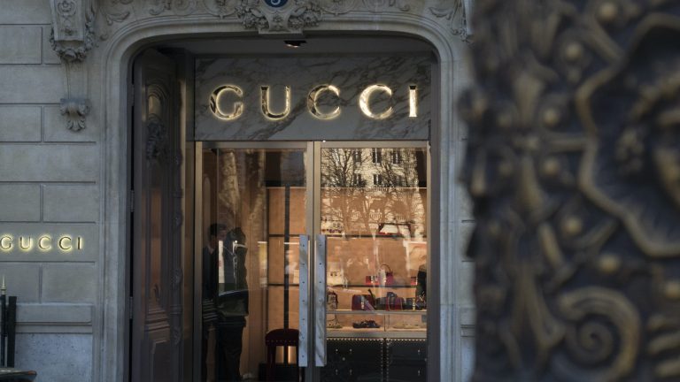 Un altro stilista lascia improvvisamente Gucci