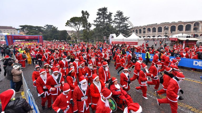 Verona invasa da Babbi Natale