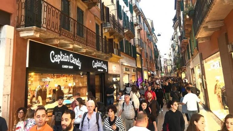 Incredibile afflusso di gente a Verona