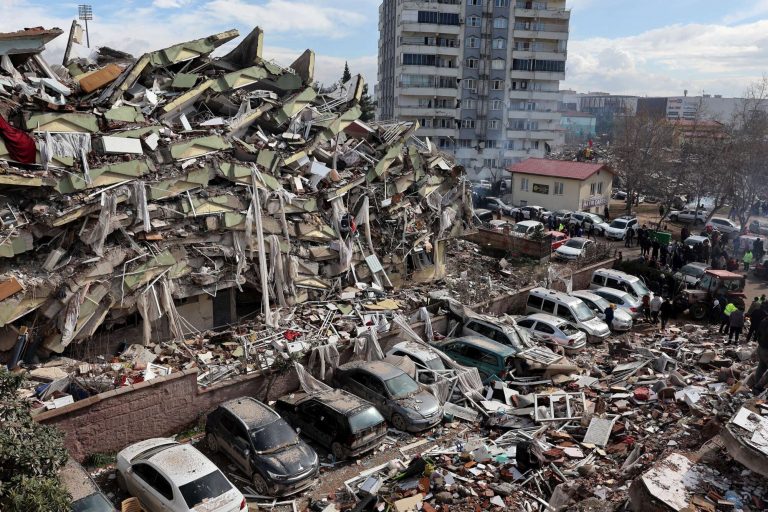 Un terribile terremoto colpisce la Turchia e la Siria