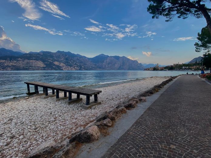 Lago di Garda acqua bassa Il livello dell'acqua del Garda è bassissimo.