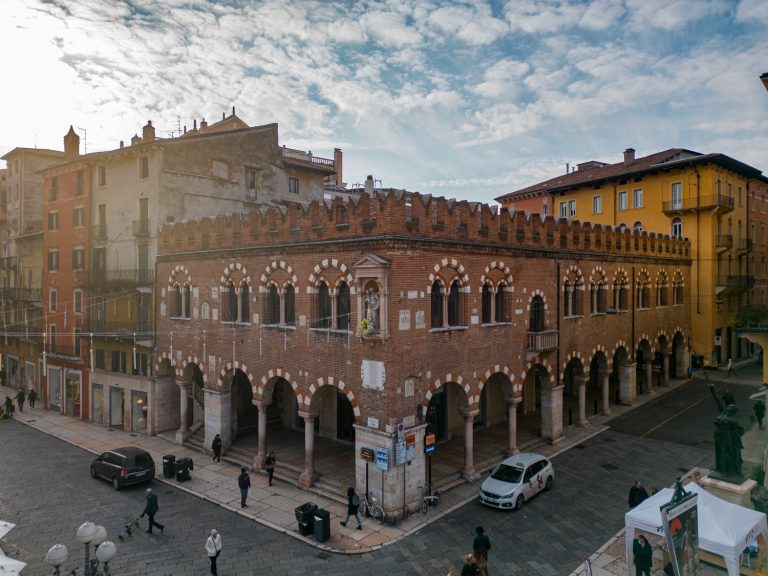 Asta deserta per la Domus Mercatorum