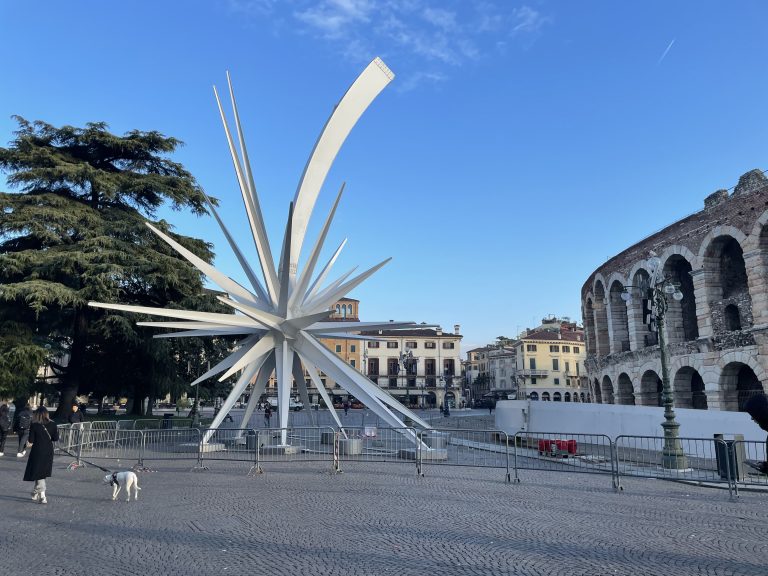 La stella di Natale è ancora in Bra