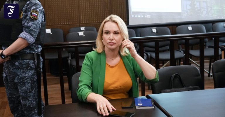 Marina Ovsyannikova, la giornalista russa costretta a scappare dal proprio paese