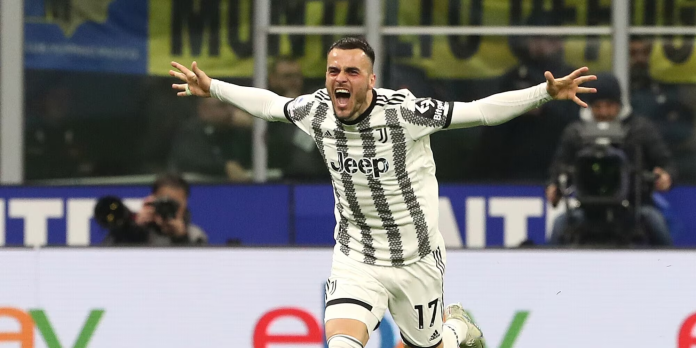 Kostic esulta dopo il gol a San Siro. Kostic esulta dopo il gol a San Siro.