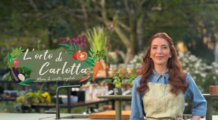 Carlotta di cucina botanica durante il suo programma "L'orto di Carlotta"
