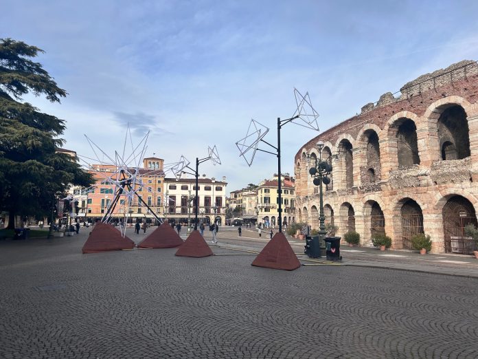 stella a luci e led di giorno piazza bra