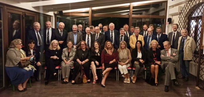 Una foto di gruppo di UNCI.