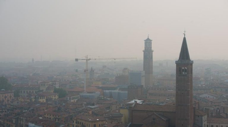 Allarme smog nella Pianura Padana: Verona tra le città più inquinate d’Europa