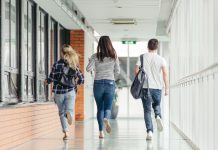 Maturità 2025, materie e modalità d’esame Studenti a scuola.