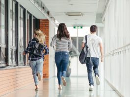 Maturità 2025, materie e modalità d’esame Studenti a scuola.